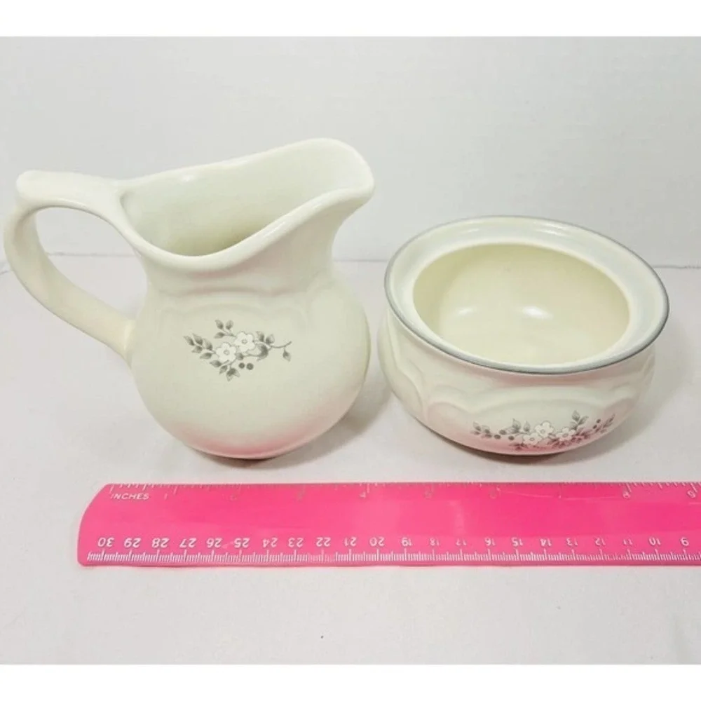 Pfaltzgraff Heirloom Pattern 3 Piece Set In Excellent Condition
